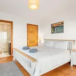 Makeelan House *